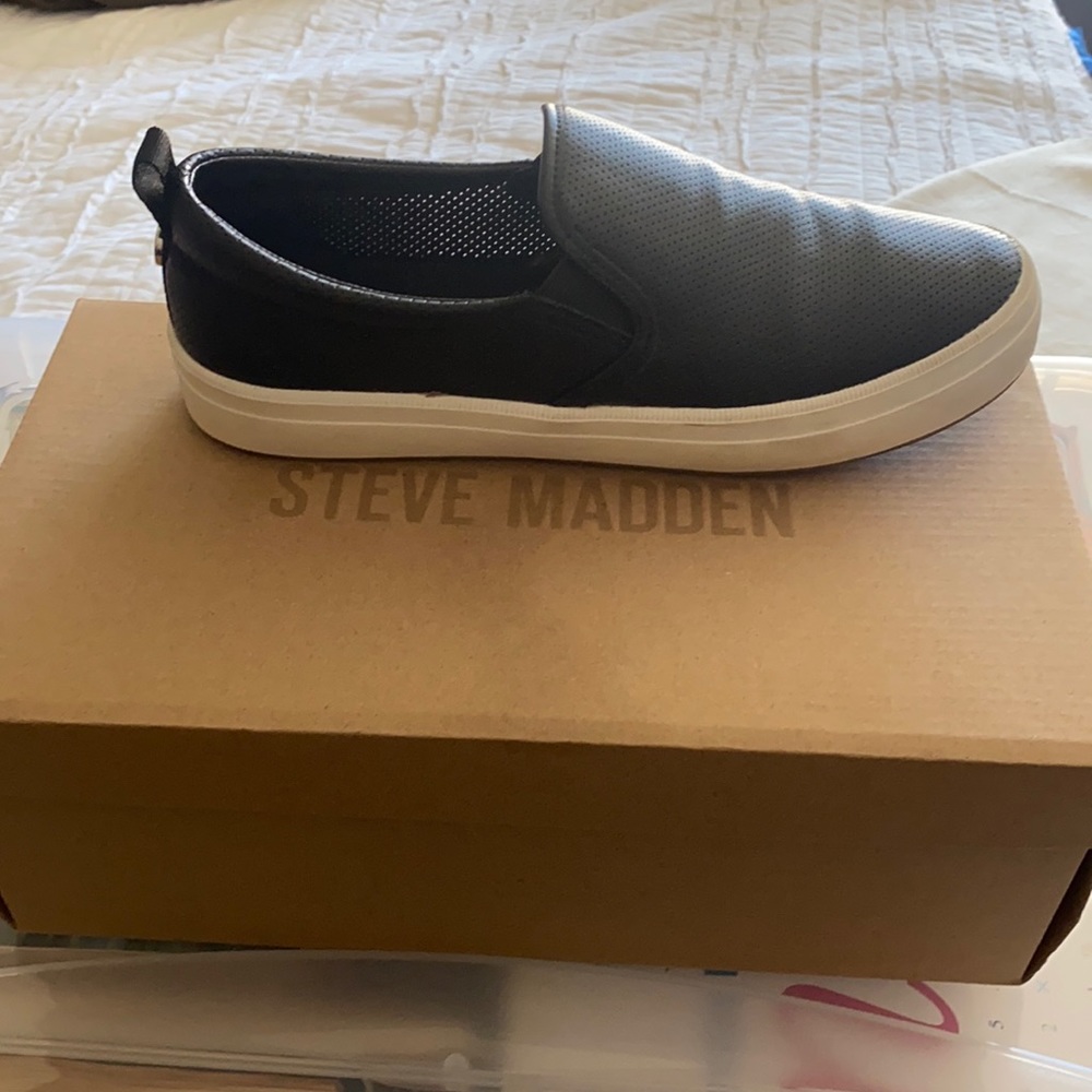 Steve Madden slip ons
